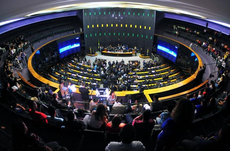 Comissão especial da Câmara prevê votar o fim da escala 6×1 ainda em maio